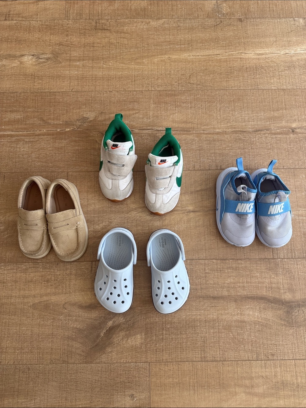 Nike Toddler White & Green Hook-and-Loop Sneakers